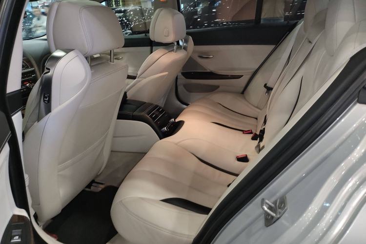 Used BMW 6 Series 2016 640i Gran Coupe Interior 4
