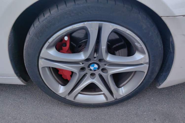 Used BMW 6 Series 2016 640i Convertible Coupe Right Front Wheel Hub