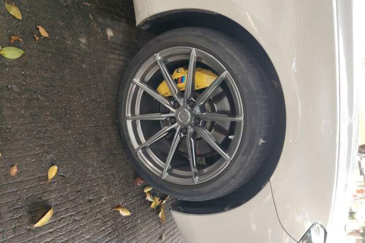 Used BMW 6 Series 2016 640i xDrive Gran Coupe Right Front Wheel Hub