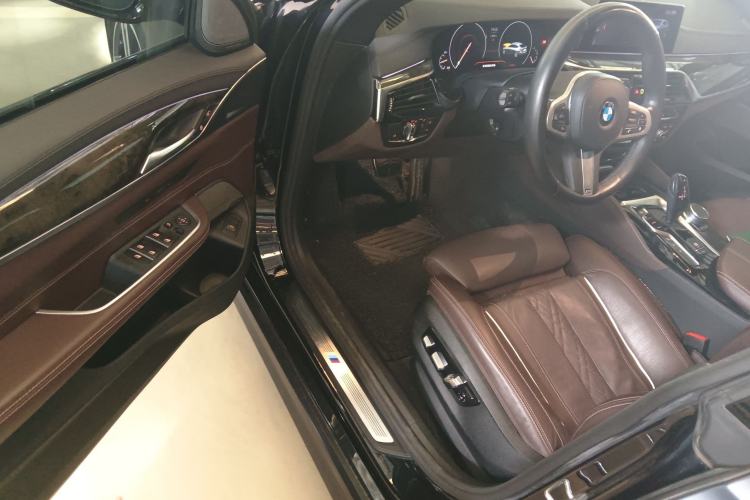 Used BMW 6 Series GT 2018 640i xDrive M Sport Package Interior 3