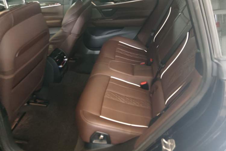 Used BMW 6 Series GT 2018 640i xDrive M Sport Package Interior 4