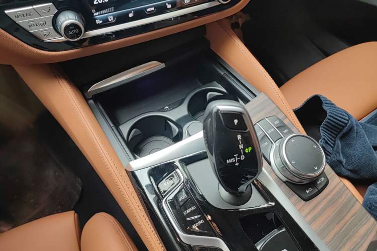 Used BMW 6 Series GT 2022 630i Luxury Design Package Gear Lever
