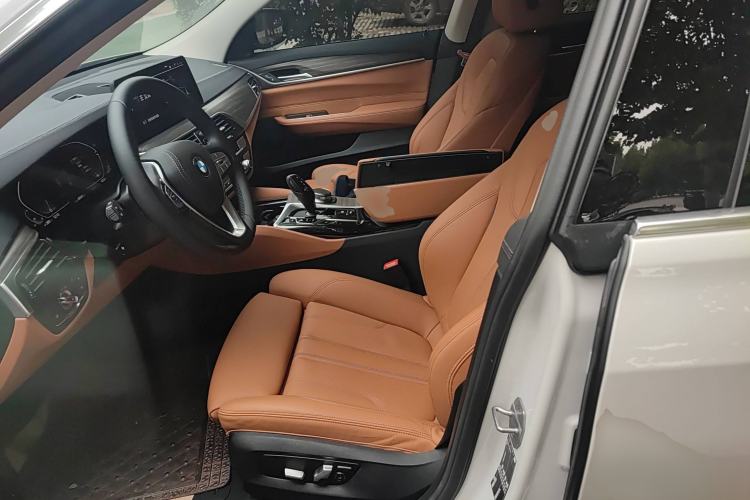 Used BMW 6 Series GT 2022 630i Luxury Design Package Left Front Seat