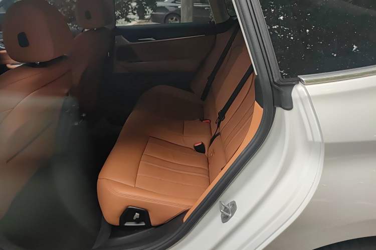 Used BMW 6 Series GT 2022 630i Luxury Design Package Left Rear Seat