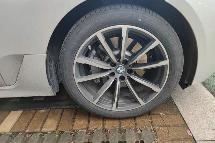 Used BMW 6 Series GT 2022 630i Luxury Design Package Right Front Wheel Hub