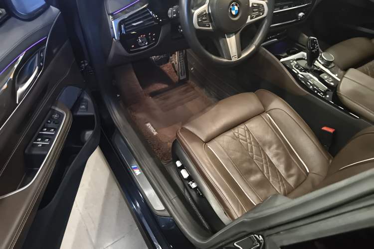 Used BMW 6 Series GT 2018 640i xDrive M Sport Package Driver Seat
