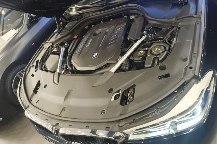 Used BMW 6 Series GT 2018 640i xDrive M Sport Package Engine Bay