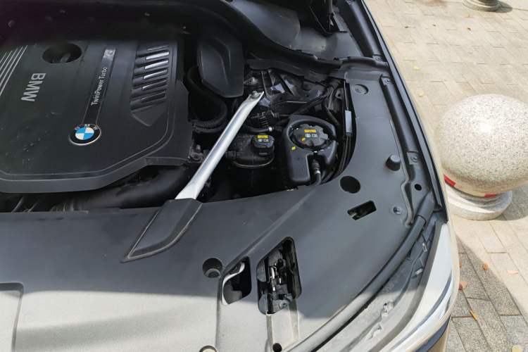 Used BMW 6 Series GT 2018 640i xDrive M Sport Package Engine Bay Left