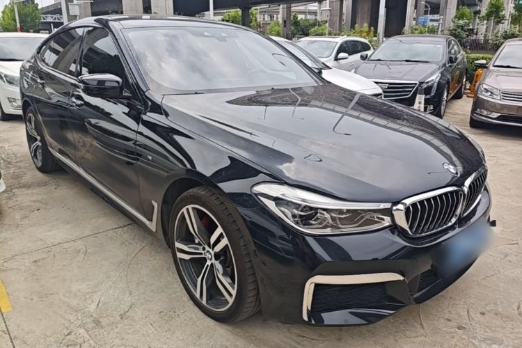 Used BMW 6 Series GT 2018 640i xDrive M Sport Package Front Right 45 Deg