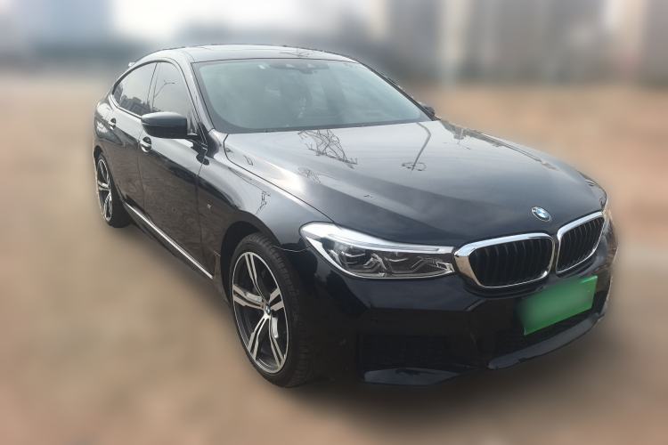 Used BMW 6 Series GT 2018 640i xDrive M Sport Package Front Right 45 Deg