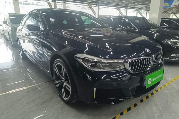 Used BMW 6 Series GT 2018 640i xDrive M Sport Package Front Right 45 Deg