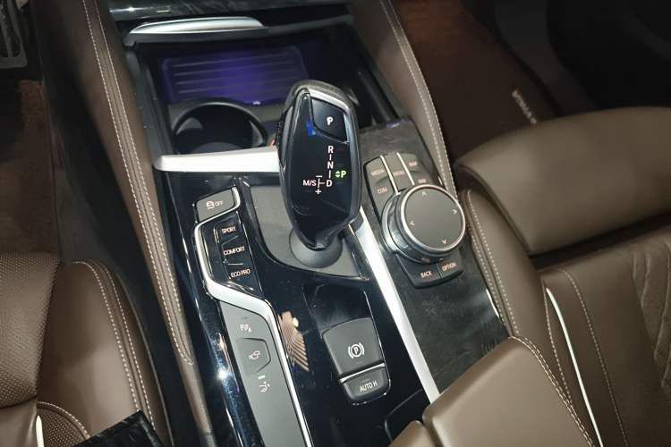 Used BMW 6 Series GT 2018 640i xDrive M Sport Package Gear Lever