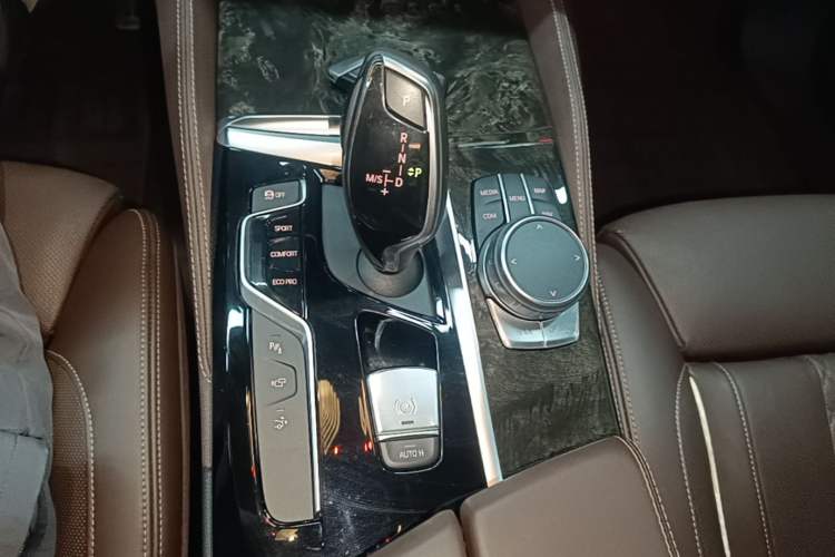 Used BMW 6 Series GT 2018 640i xDrive M Sport Package Gear Lever