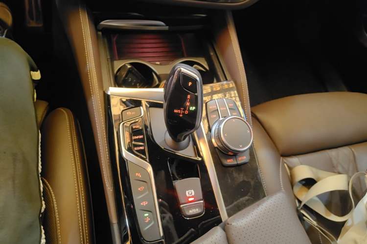 Used BMW 6 Series GT 2018 640i xDrive M Sport Package Gear Lever