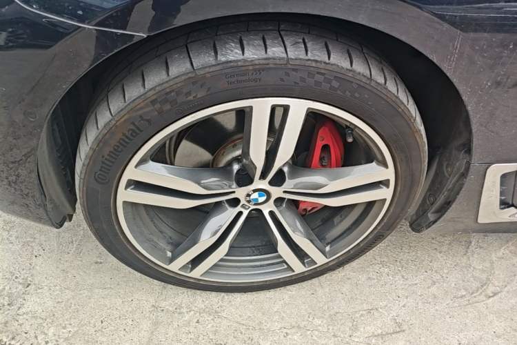 Used BMW 6 Series GT 2018 640i xDrive M Sport Package Left Front Wheel Hub