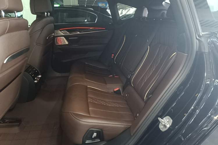 Used BMW 6 Series GT 2018 640i xDrive M Sport Package Left Rear Seat
