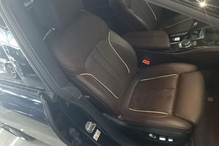 Used BMW 6 Series GT 2018 640i xDrive M Sport Package Right Front Seat