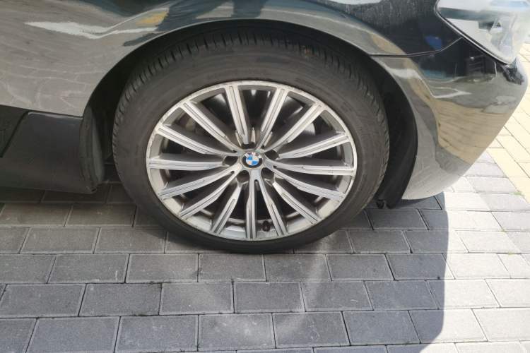 Used BMW 6 Series GT 2018 630i Luxury Design Package Right Front Wheel Hub