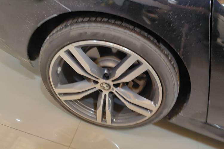 Used BMW 6 Series GT 2018 640i xDrive M Sport Package Right Rear Wheel Hub