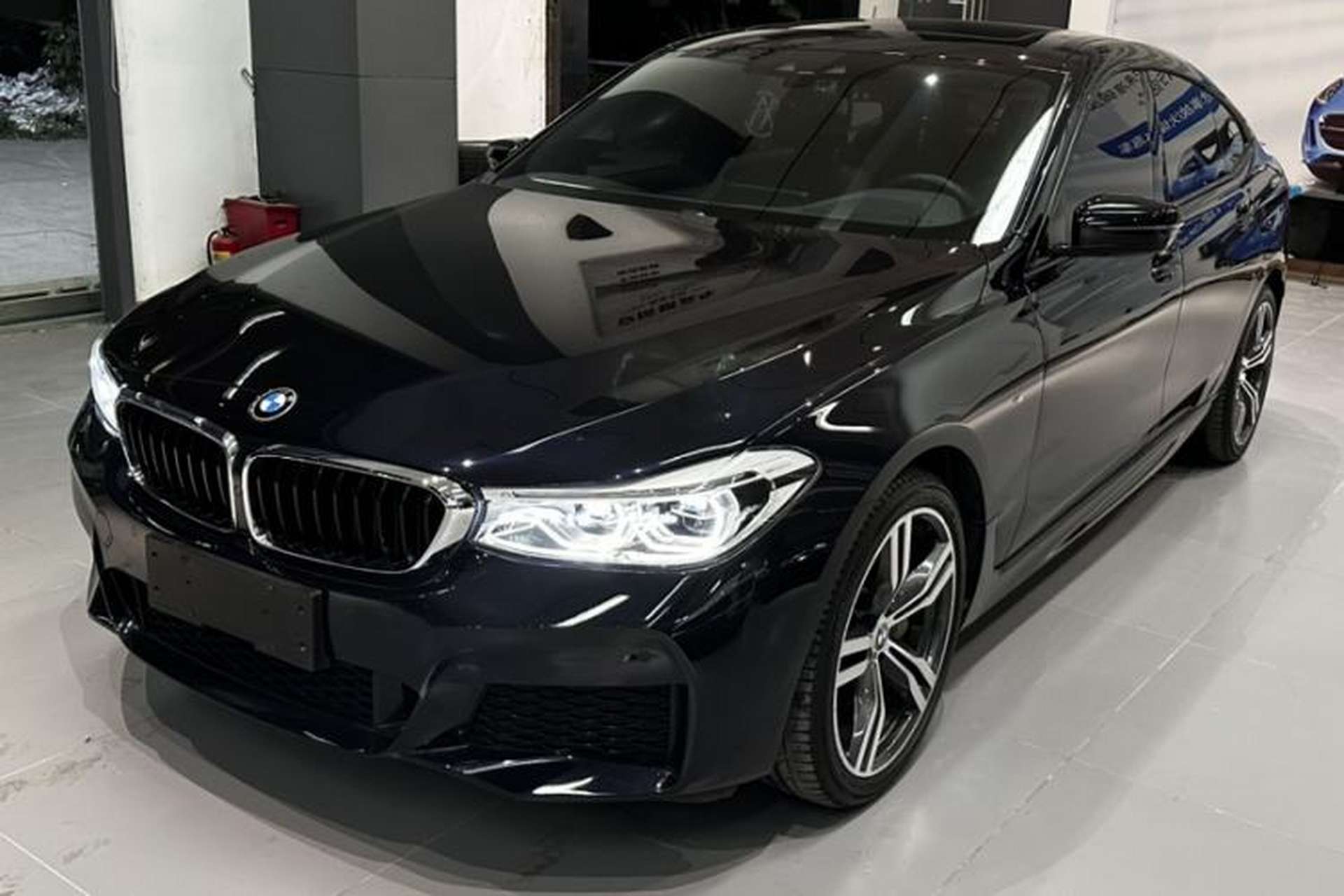 Used BMW 6 Series GT 2018 640i xDrive M Sport Package Front Left 45 Deg