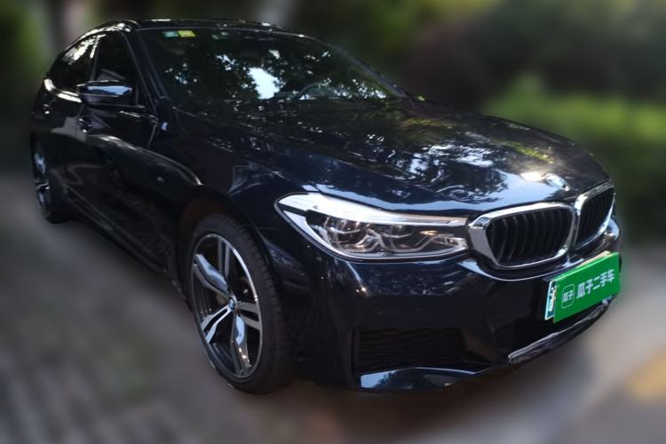 Used BMW 6 Series GT 2018 640i xDrive M Sport Package Front Right 45 Deg