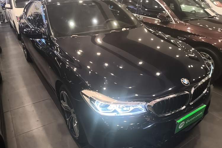 Used BMW 6 Series GT 2018 640i xDrive M Sport Package Front Right 45 Deg