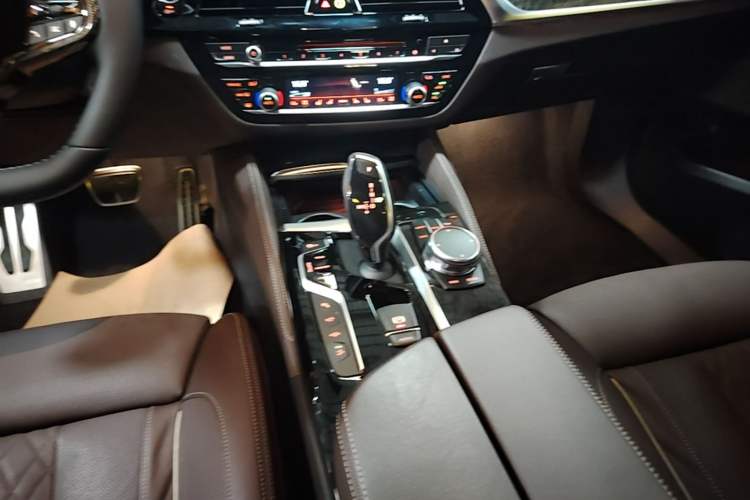 Used BMW 6 Series GT 2018 640i xDrive M Sport Package Gear Lever