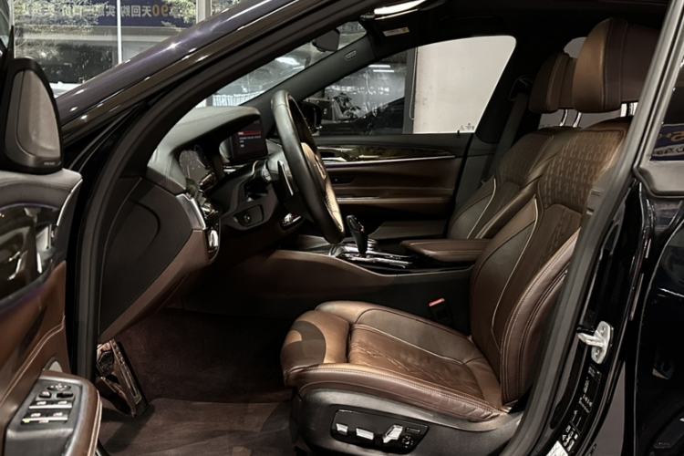 Used BMW 6 Series GT 2018 640i xDrive M Sport Package Interior 3