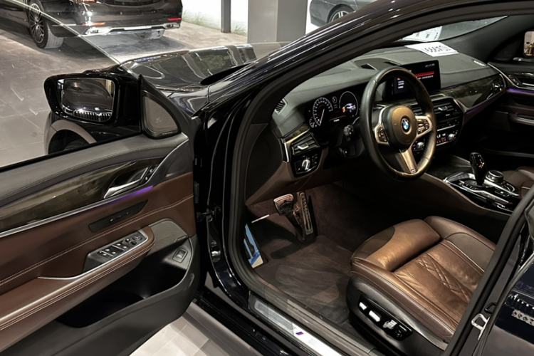 Used BMW 6 Series GT 2018 640i xDrive M Sport Package Interior 4