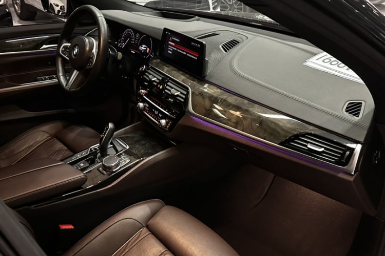 Used BMW 6 Series GT 2018 640i xDrive M Sport Package Interior 6