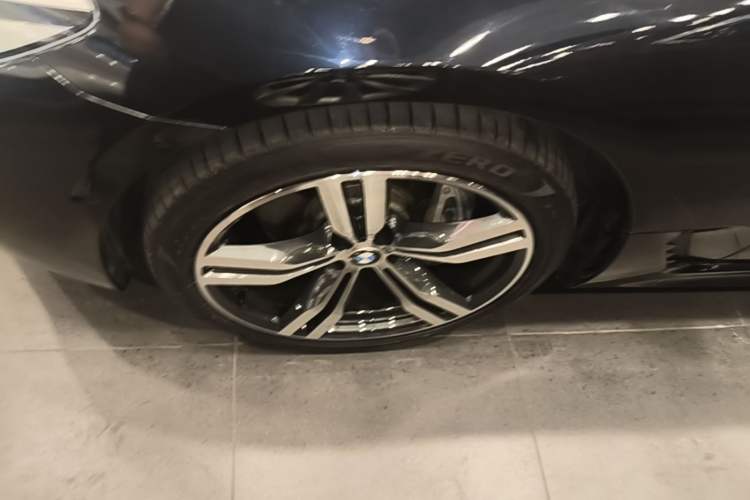 Used BMW 6 Series GT 2018 640i xDrive M Sport Package Left Front Wheel Hub