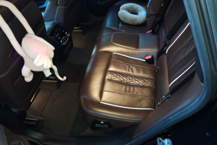Used BMW 6 Series GT 2018 640i xDrive M Sport Package Left Rear Seat