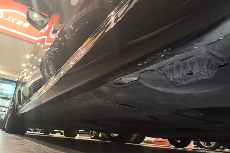 Used BMW 6 Series GT 2018 640i xDrive M Sport Package Left Side Sill