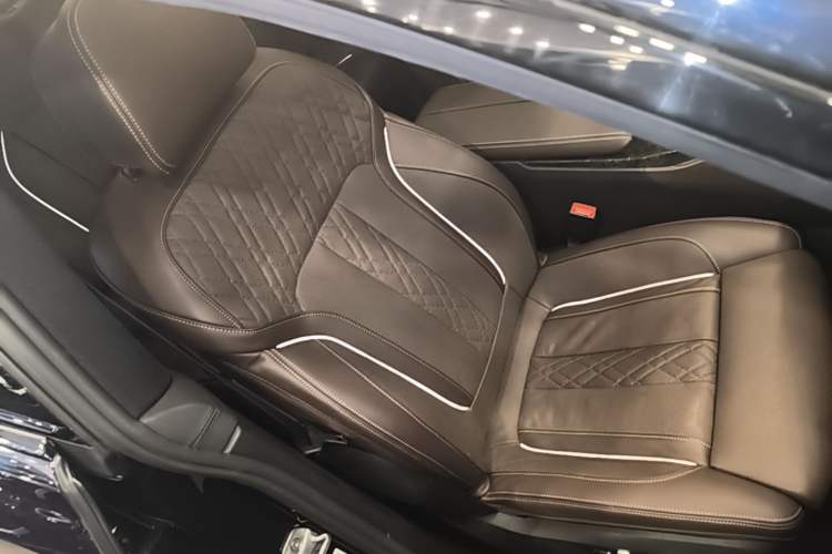 Used BMW 6 Series GT 2018 640i xDrive M Sport Package Right Front Seat