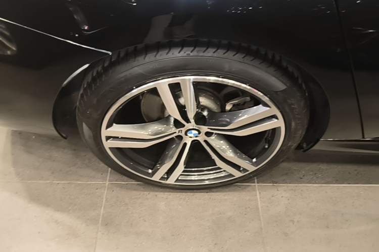 Used BMW 6 Series GT 2018 640i xDrive M Sport Package Right Rear Wheel Hub