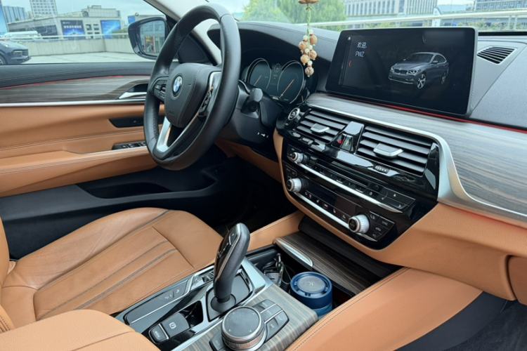 Used BMW 6 Series GT 2018 630i Luxury Design Package Interior 1