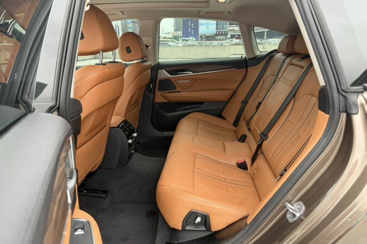 Used BMW 6 Series GT 2018 630i Luxury Design Package Interior 2