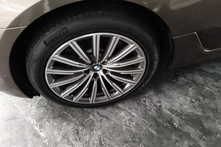 Used BMW 6 Series GT 2018 630i Luxury Design Package Left Front Wheel Hub