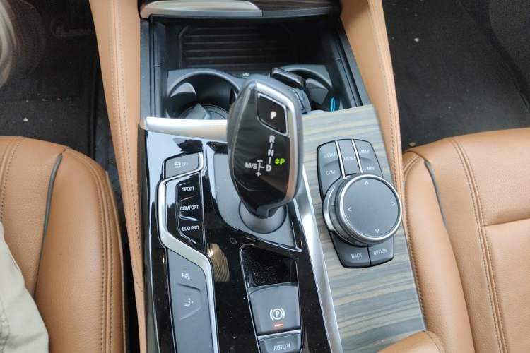 Used BMW 6 Series GT 2018 630i Luxury Design Package Gear Lever