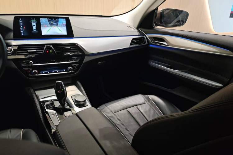 Used BMW 6 Series GT 2018 630i Luxury Design Package Interior 3