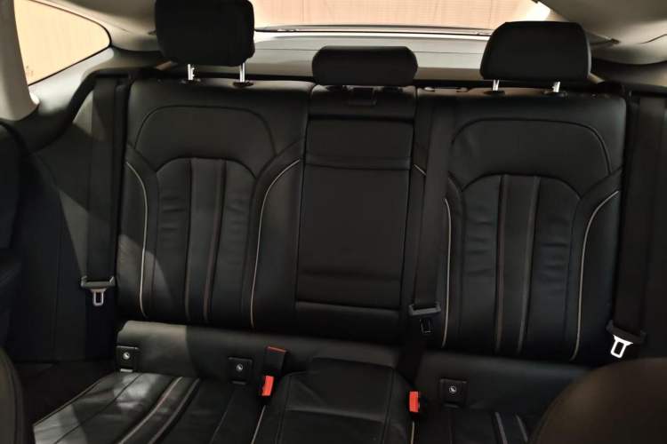 Used BMW 6 Series GT 2018 630i Luxury Design Package Interior 4