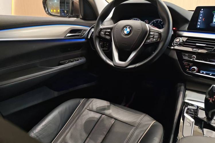 Used BMW 6 Series GT 2018 630i Luxury Design Package Interior 9