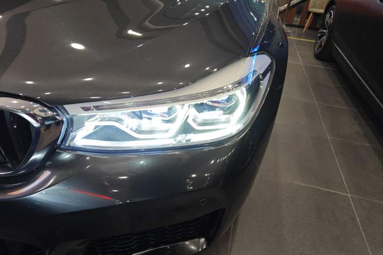 Used BMW 6 Series GT 2018 640i xDrive M Sport Package Left Front Headlight