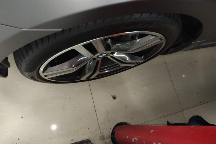 Used BMW 6 Series GT 2018 640i xDrive M Sport Package Left Front Wheel Hub
