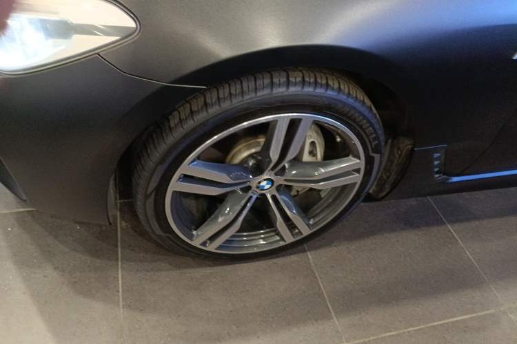 Used BMW 6 Series GT 2018 640i xDrive M Sport Package Left Front Wheel Hub