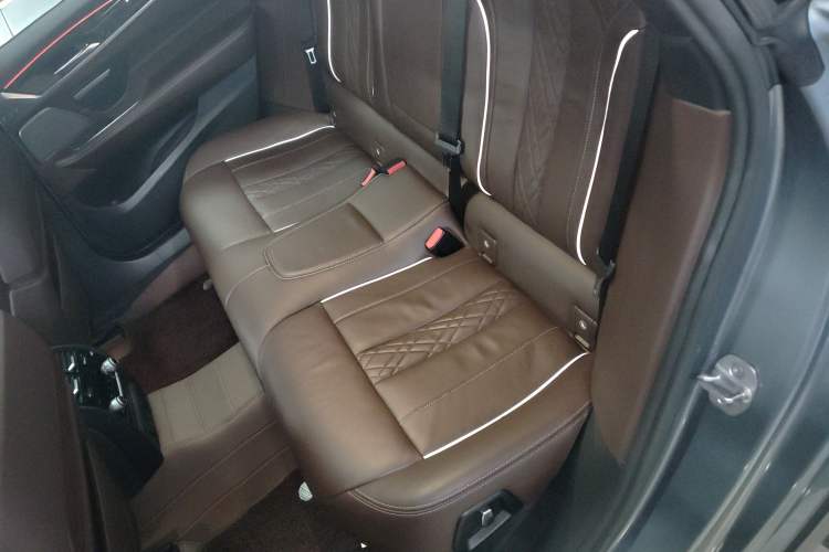 Used BMW 6 Series GT 2018 640i xDrive M Sport Package Left Rear Seat