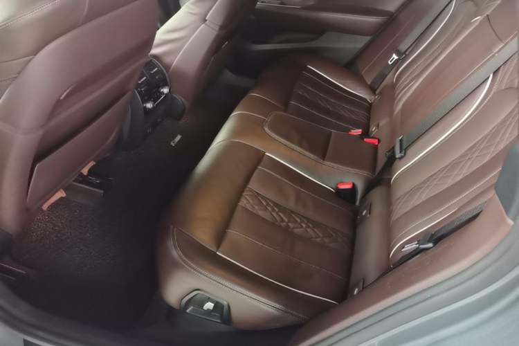 Used BMW 6 Series GT 2018 640i xDrive M Sport Package Left Rear Seat
