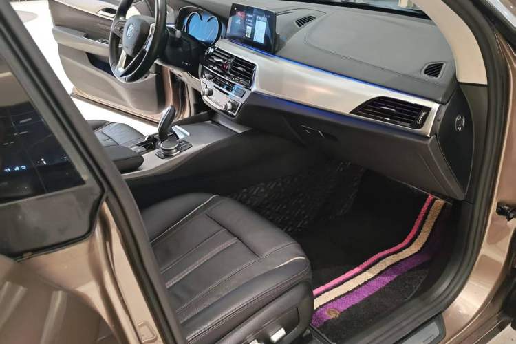 Used BMW 6 Series GT 2018 630i Luxury Design Package Right Front Seat