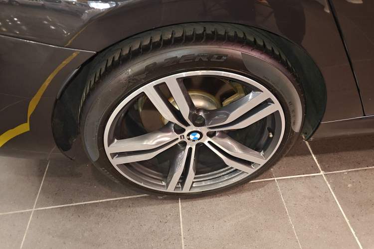 Used BMW 6 Series GT 2018 640i xDrive M Sport Package Right Rear Wheel Hub