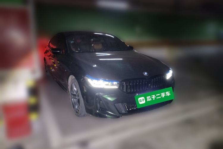 Used BMW 6 Series GT 2018 640i xDrive M Sport Package Front Right 45 Deg